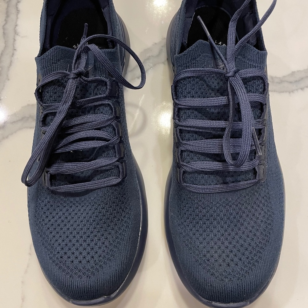 Apl techloom breeze like new size 8.5